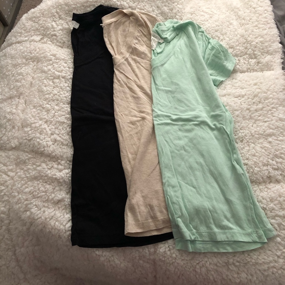 🌺 Collection of basic v neck tees